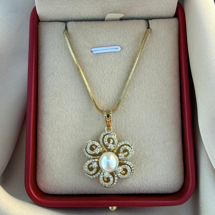 Collar Flor aperlada