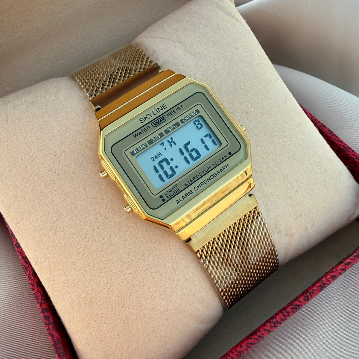 Reloj Casi dorado