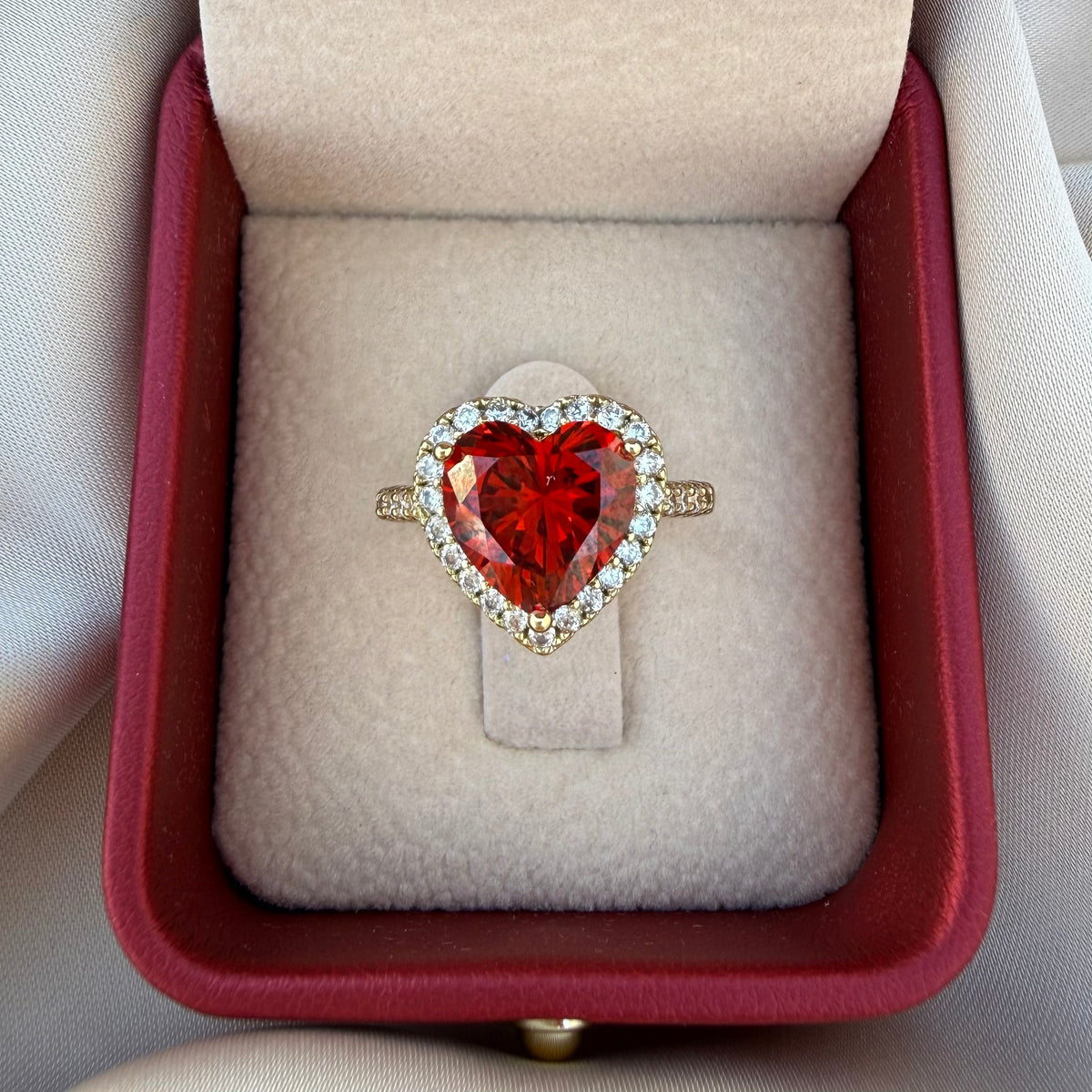 Anillo Corazón rubí