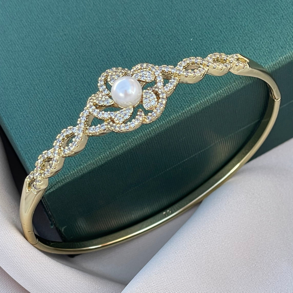 Brazalete Flor perla