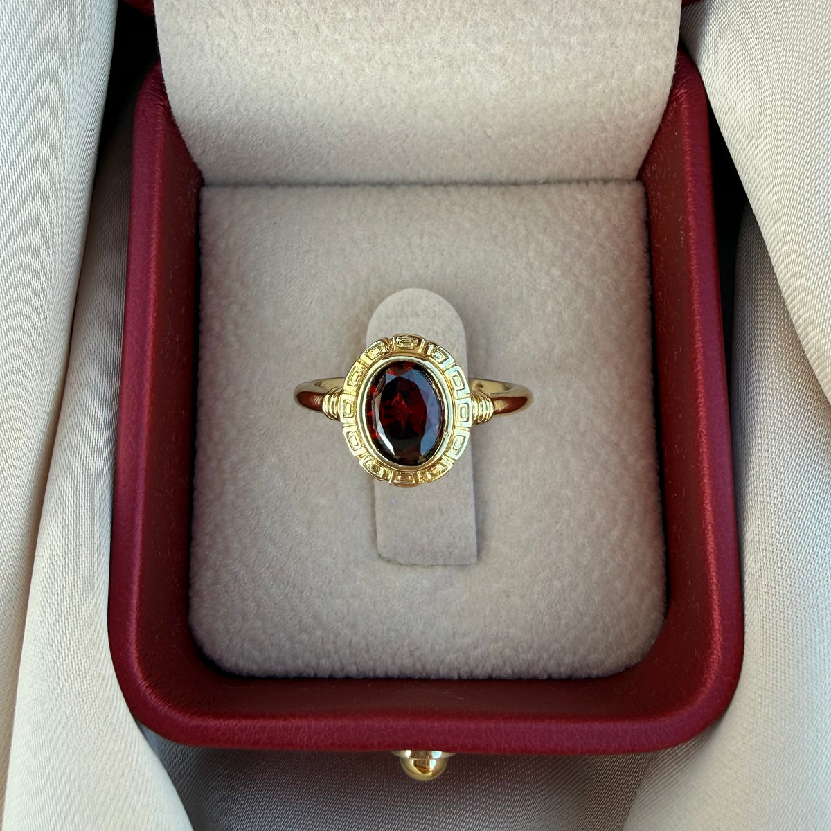 Anillo Vesa rubí