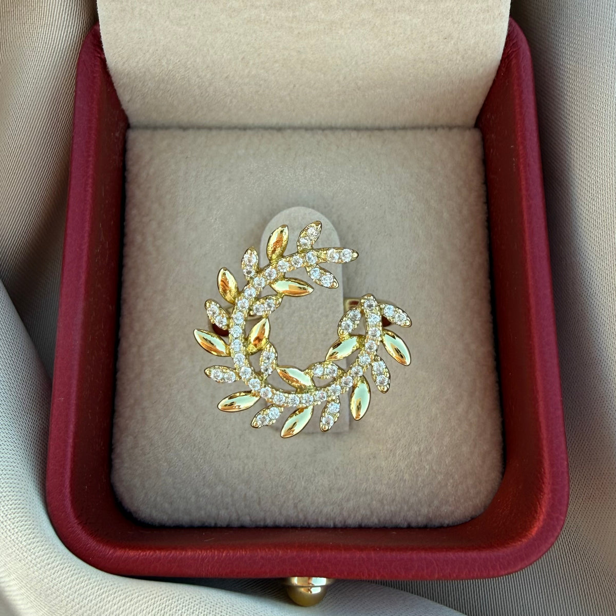 Anillo Zircon hojas